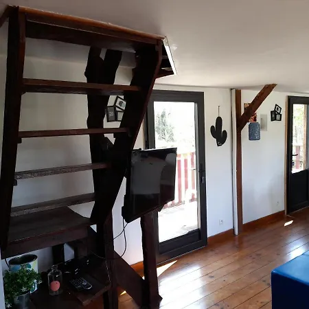 Village Kompleks wypoczynkowy *